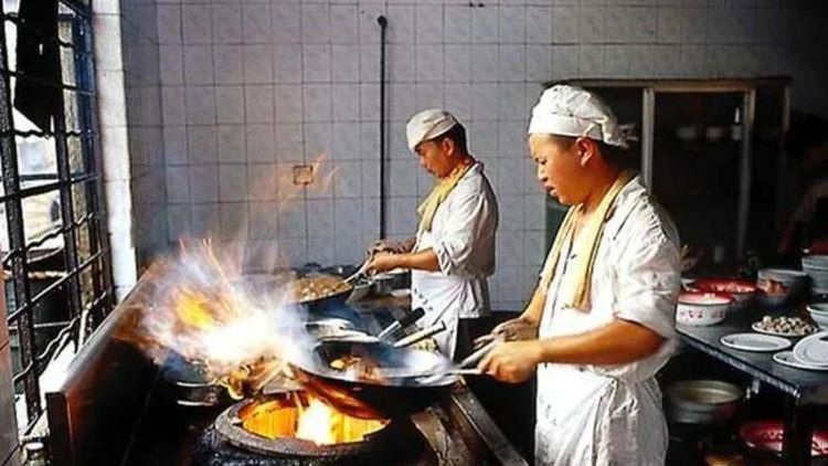 美女扒开尿道让男人桶